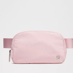 strawberry milkshake belt bag 1L